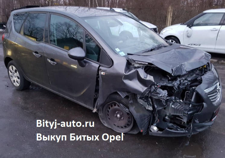 на фото: сильно битый Opel Meriva, серьёзно разбита вся передняя часть авто